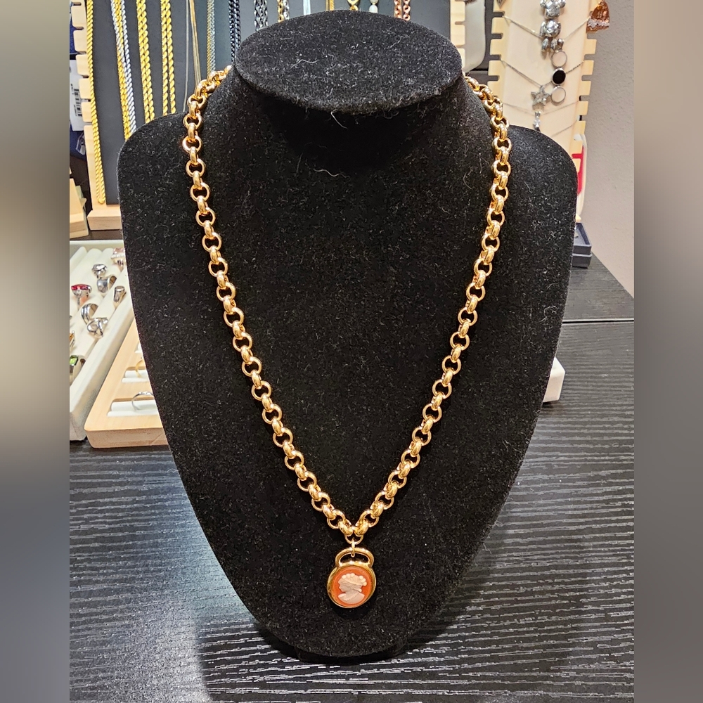 NWOT 18k Gold Over Bronze Cameo Pendant